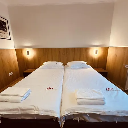 Destille Hotel 2*