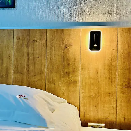 Destille Hotel 2*