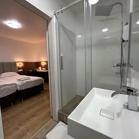 Destille Hotel 2*